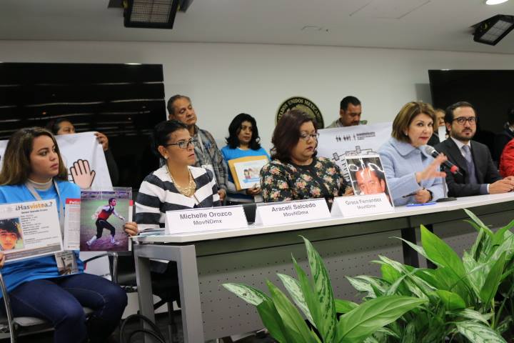 Entrega de firmas en el Senado de la República